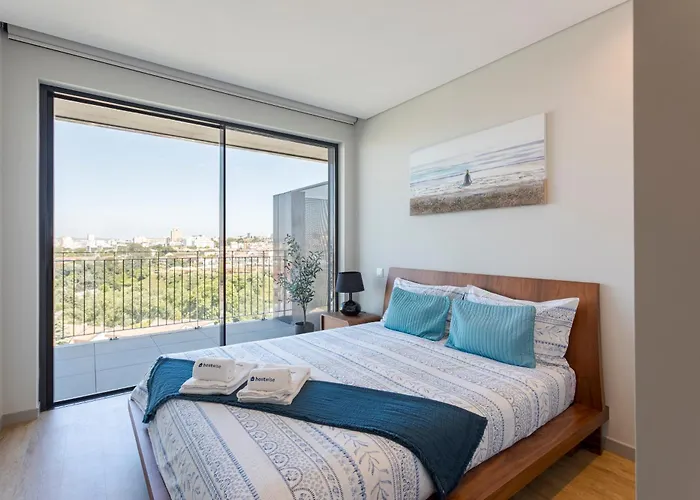 Modern Porto Retreat By Hostwise Appartamento